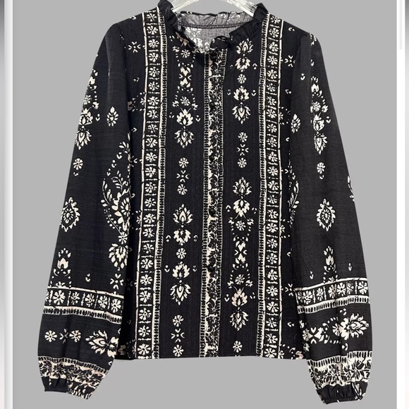 Boho Floral Long Sleeve in Black - Picture 2 of 8